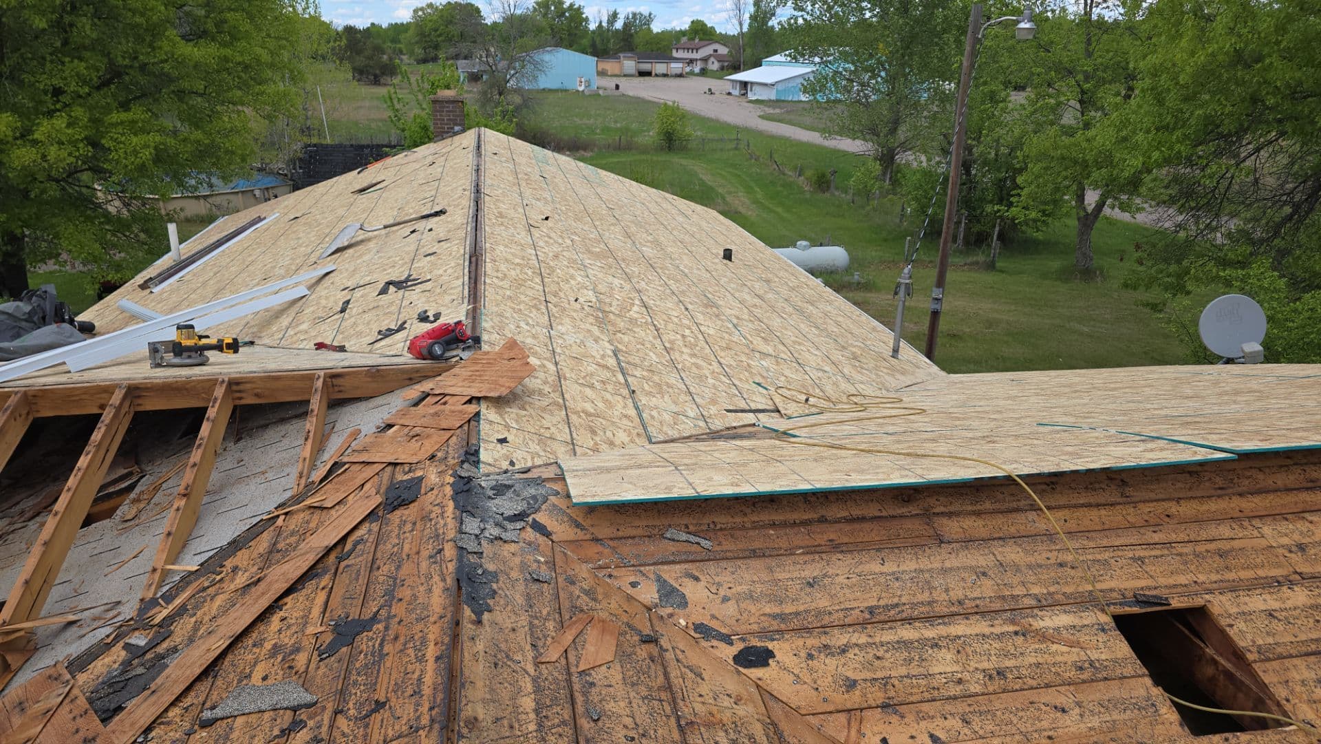 Gallery photos for Roof Overhaul in Necedah WI with Charcoal Black Shingles: Image #4