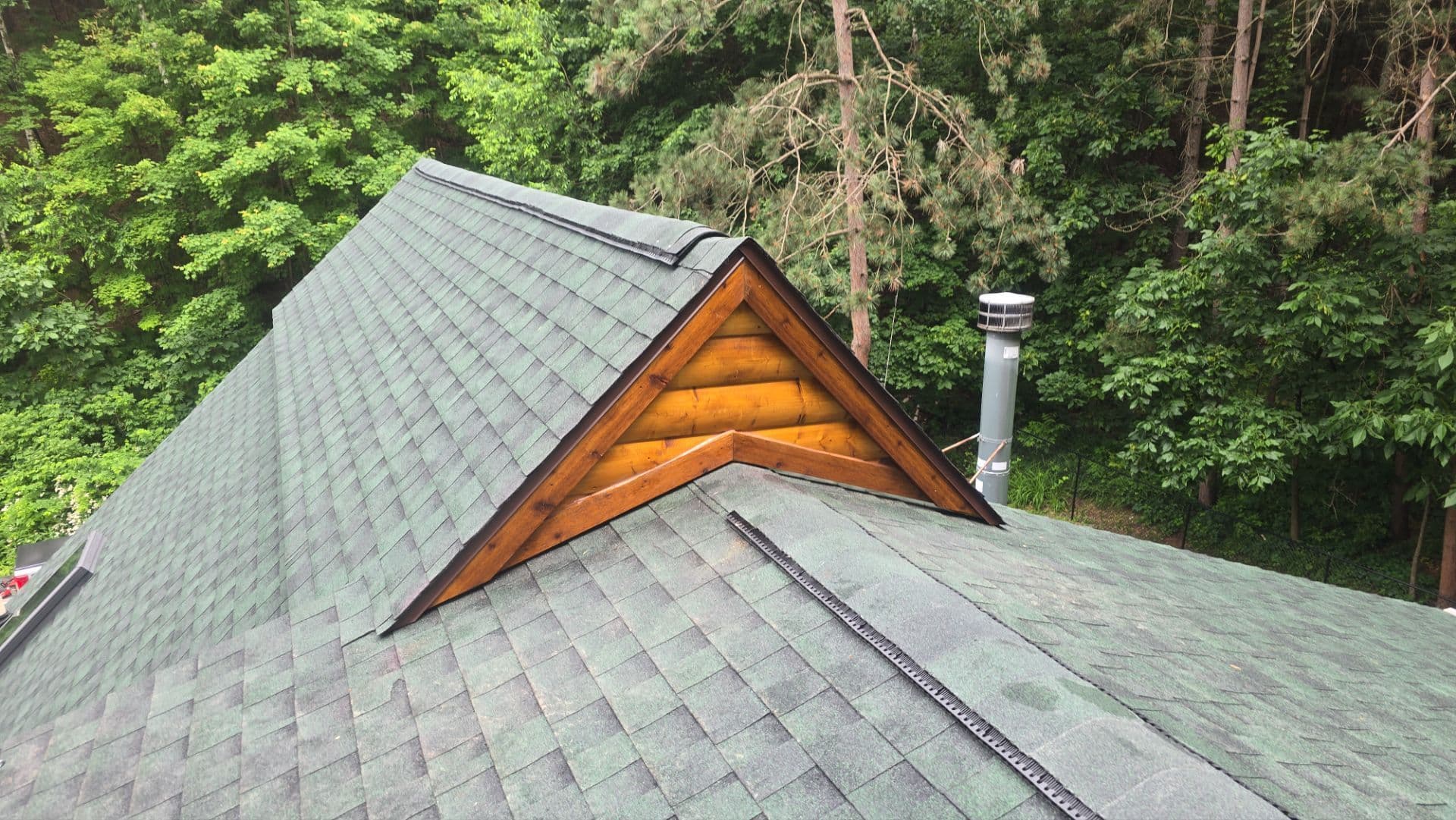 Gallery photos for Log Cabin Roof Revamp with Hunter Green Shingles: Image #2