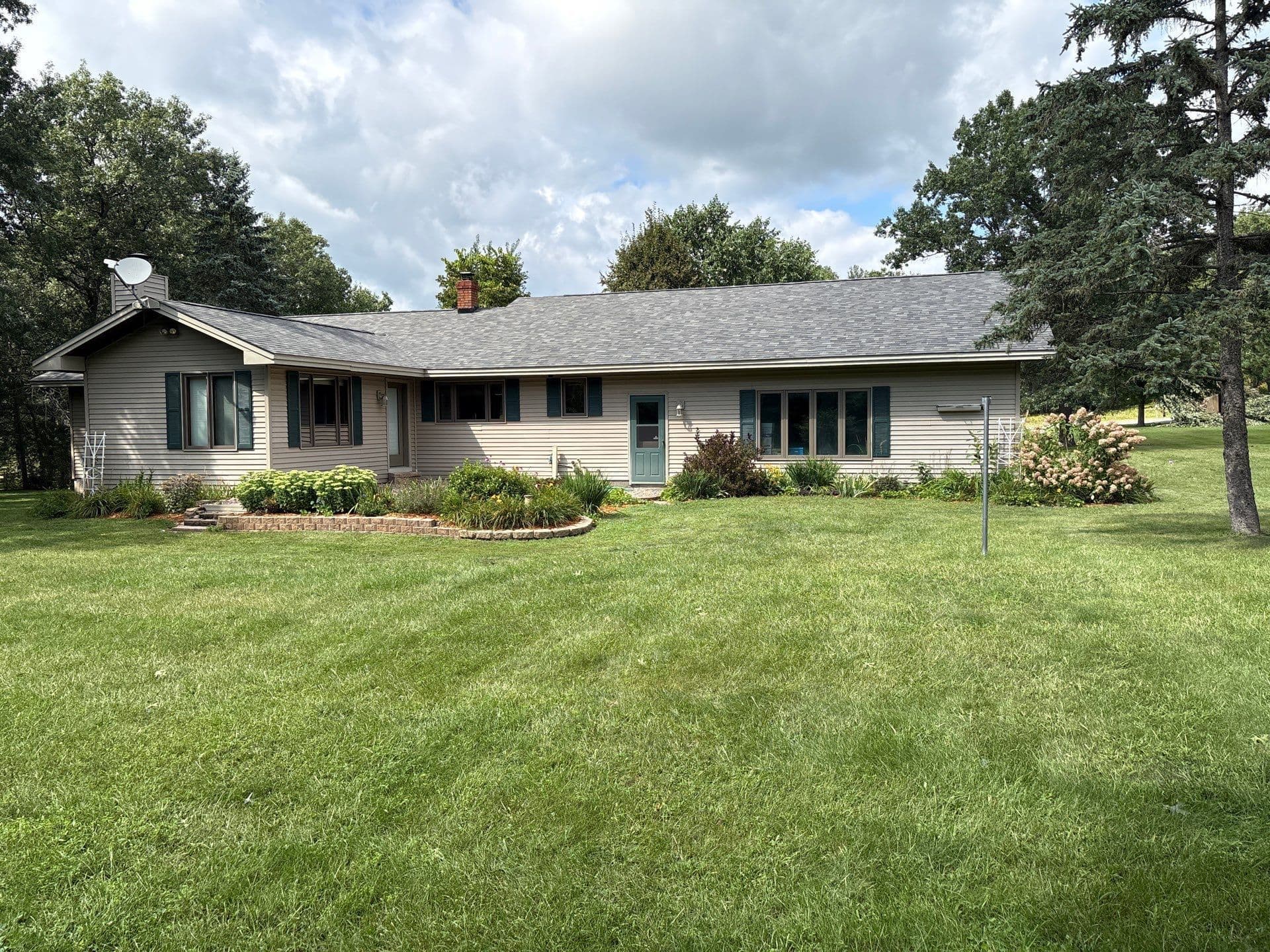 Gallery photos for Storm Grey Elegance with Malarkey Highlander Shingles: Image #1