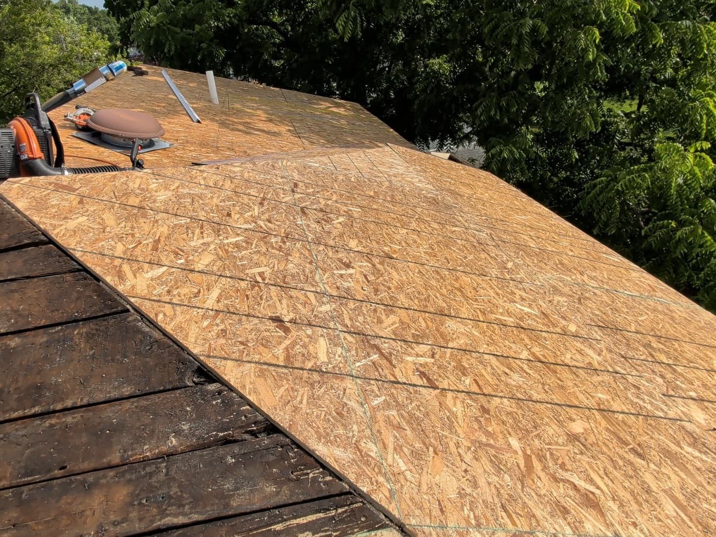 Gallery photos for Complete Roof Replacement in Tomah WI with Atlas StormMaster Shingles: Image #4
